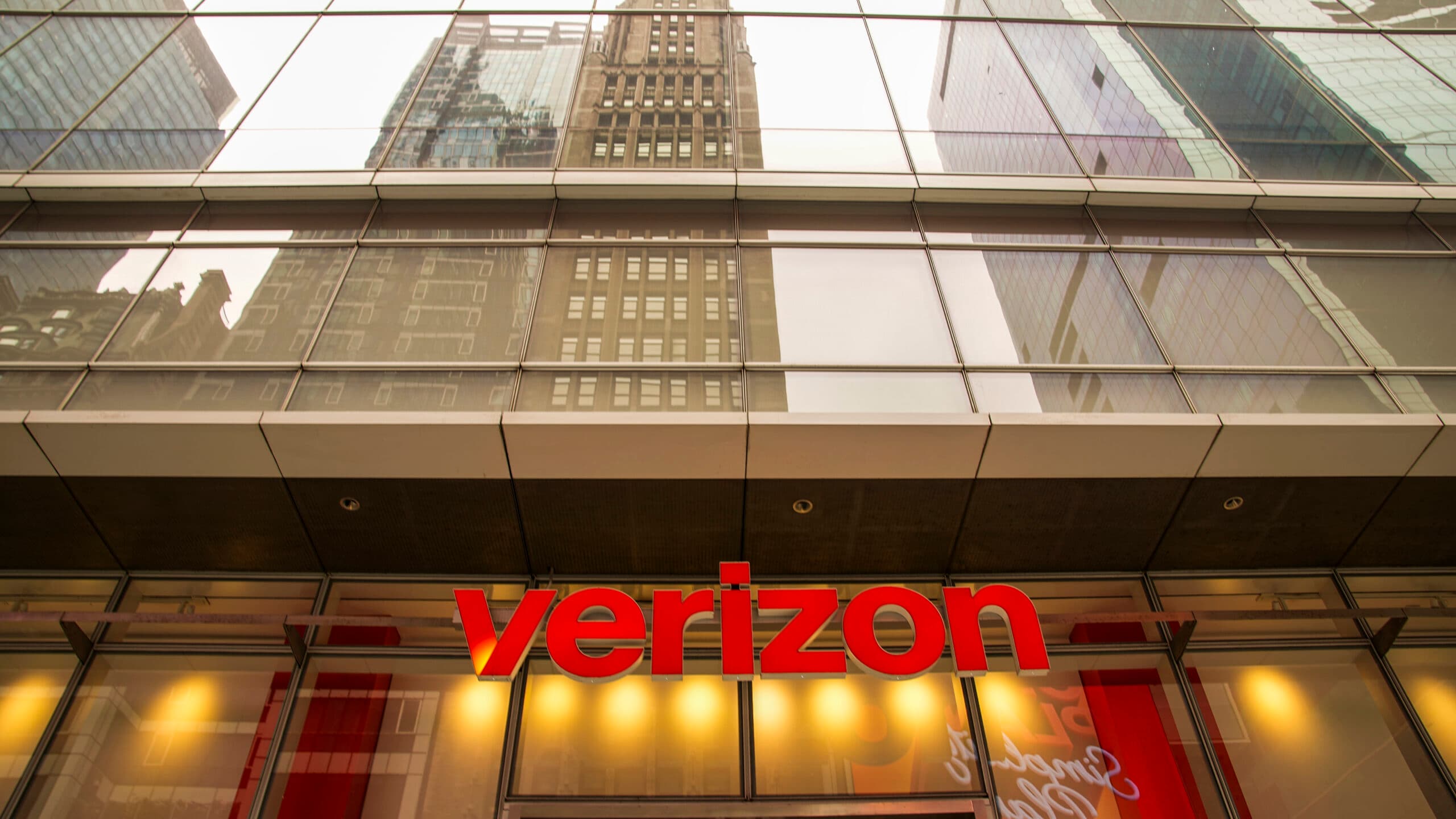 Verizon inwestuje w AI: miliardowa umowa z Google i mini centra danych