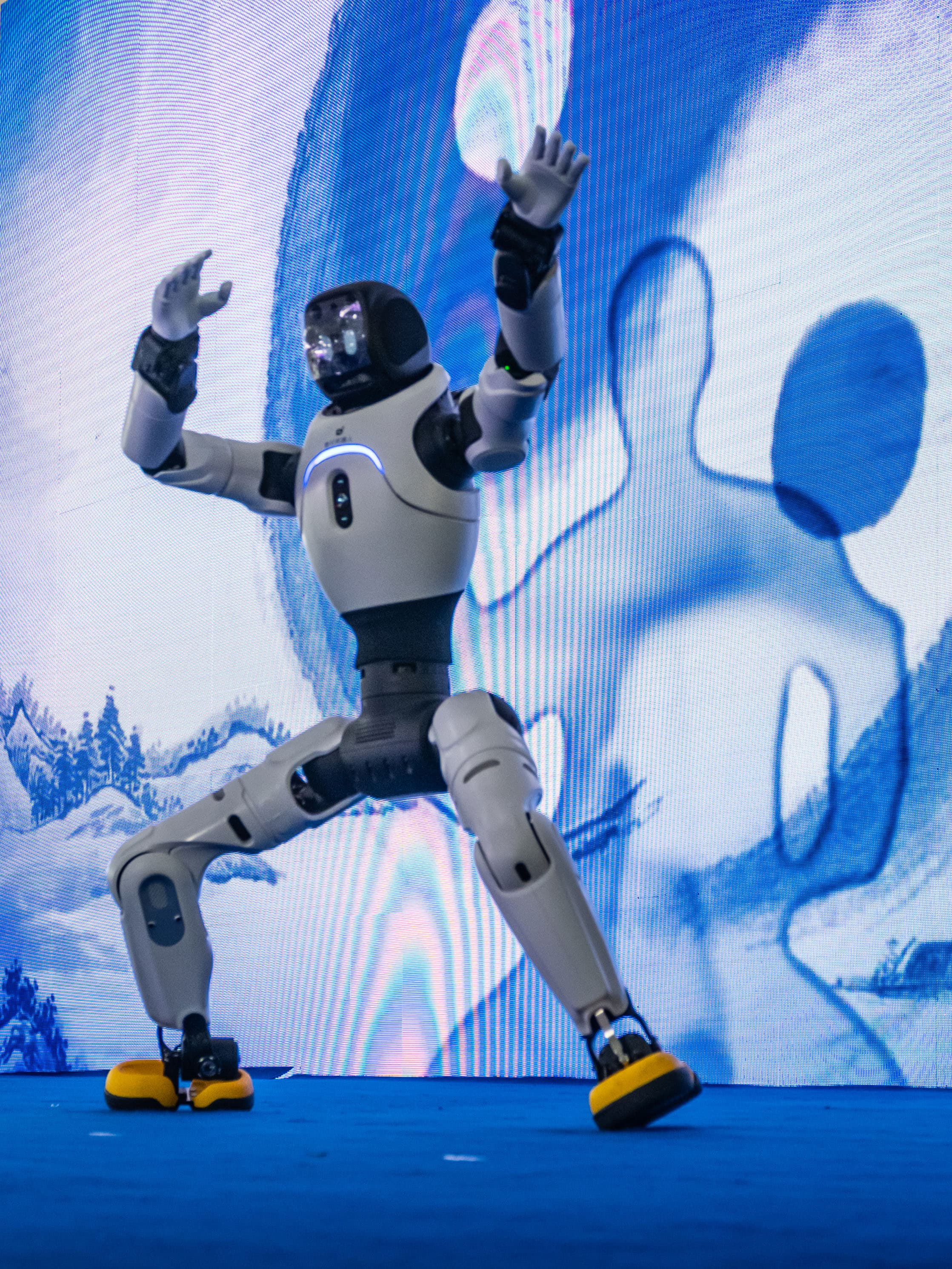 Roboty humanoidalne podbijają Chiny: Relacja z karnawału robotów w Szanghaju